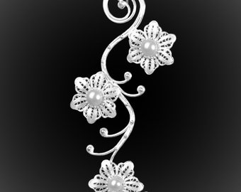 Pendentif Lune de Miel en broderie d'argent