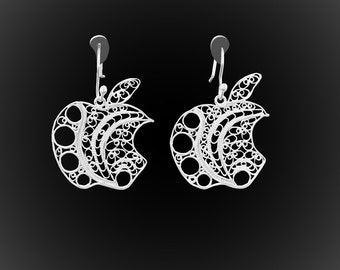 Apple Addict earrings in silver embroidery