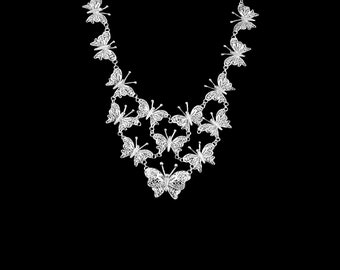 Collier Lovely Butterfly en broderie d'argent