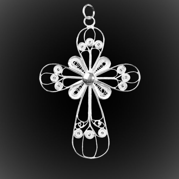 Pendentif Elegant Cross en broderie d'argent