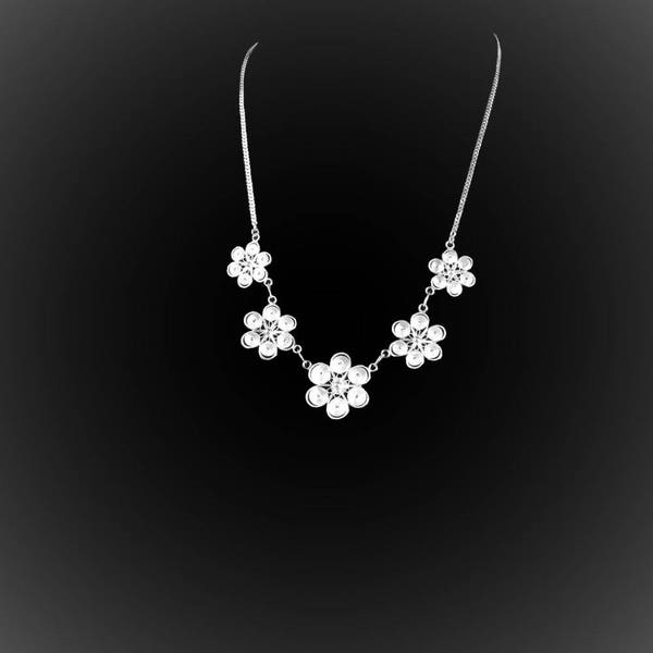 Collier Fleurs d'argent brodé