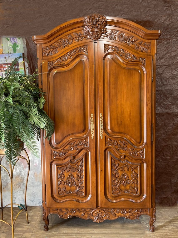 Armoire/Wardrobe