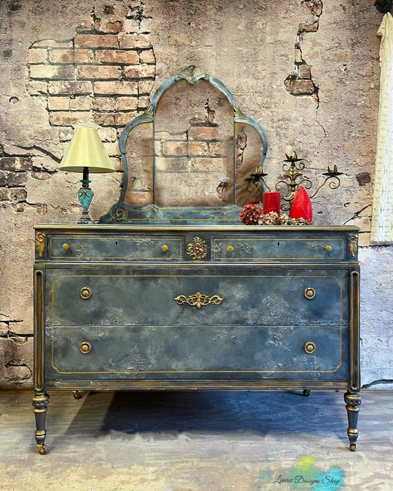 Vintage Dresser w/Mirror