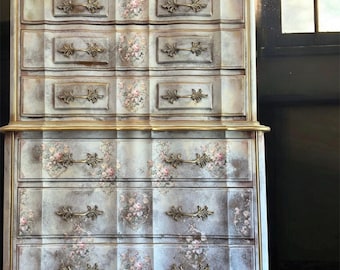 Vintage Dresser  ( Shipping not included please message for a quote )