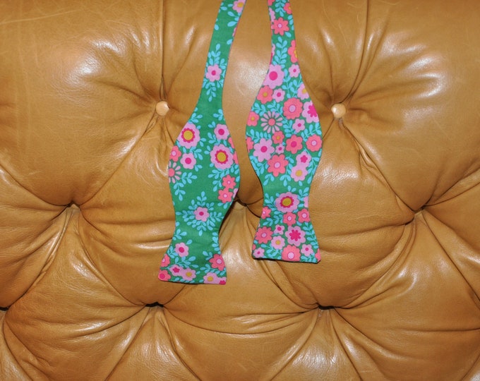 Bow Tie Adjustable  "Crazy Love"  Victoria in Green