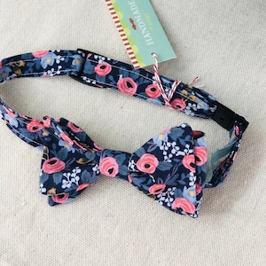 Bambino navy fucile carta Co. Papillon con fiori