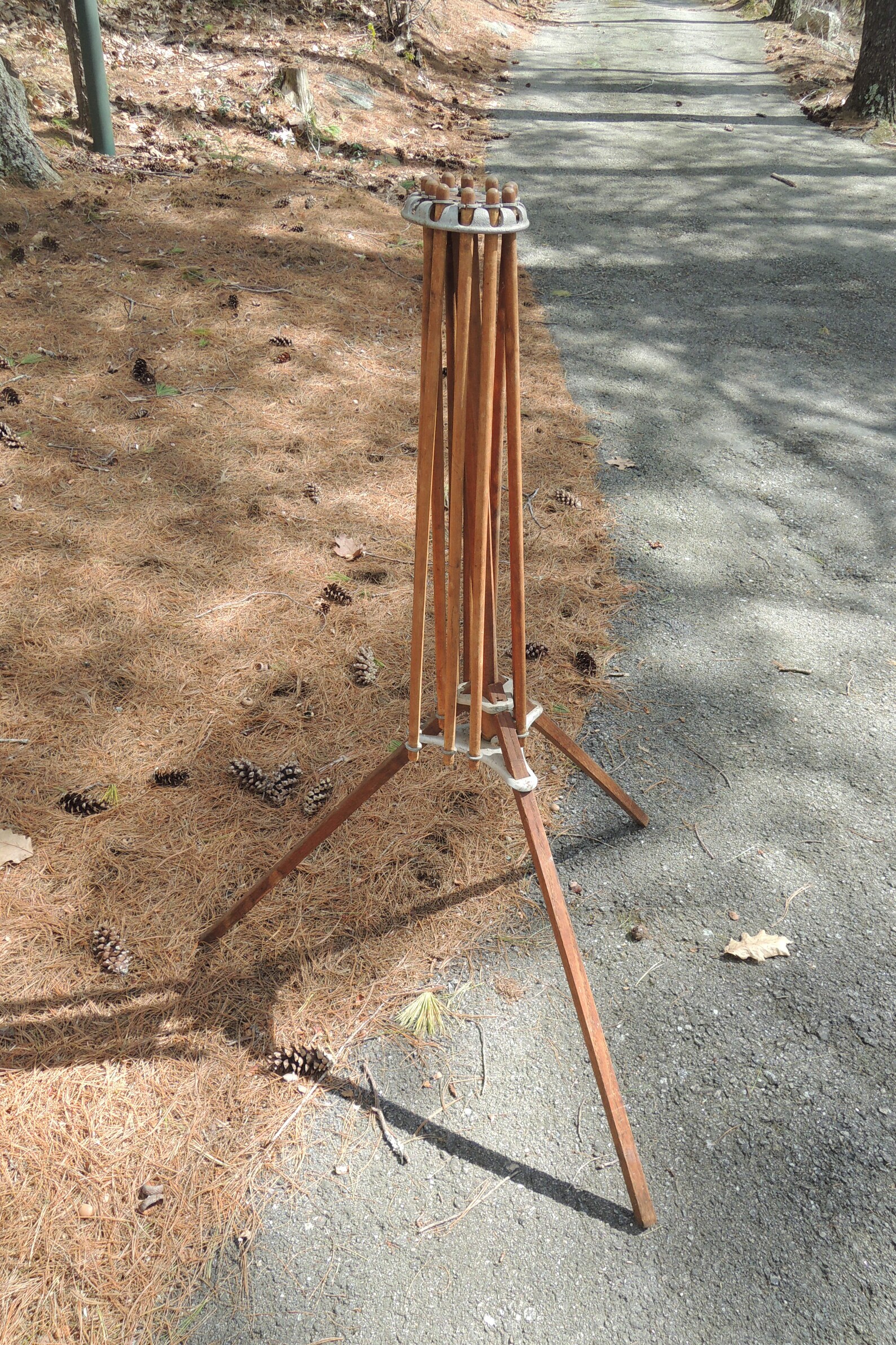 Wooden drying rack Circular clothes rack 360 degree ...