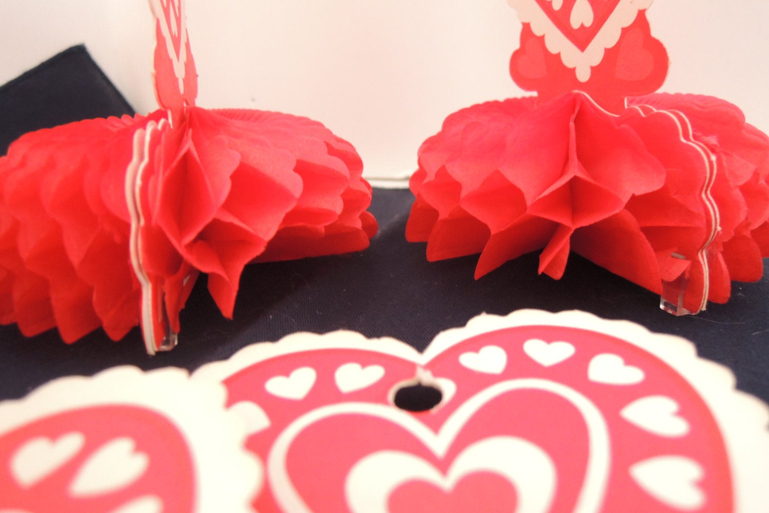 Hallmark HONEYCOMB DECORATION Valentines Vintage HEART Die Cut Hanging Tabletop Hallmark HONEYCOMB DECORATION Valentines Vintage HEART Die Cut Hanging Tabletop