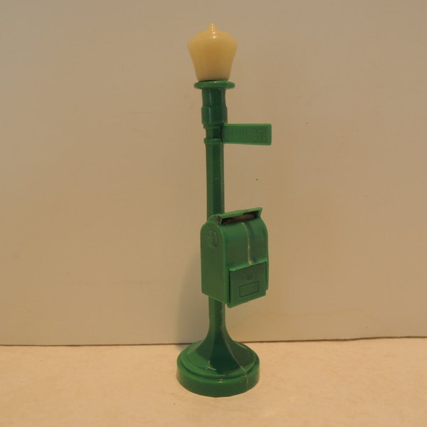 Street Lamp w Letter Box, Mini Post Box on Street Light, Green, Paper letter inside box, Dollhouse, Train set, Excellent cond, Vintage