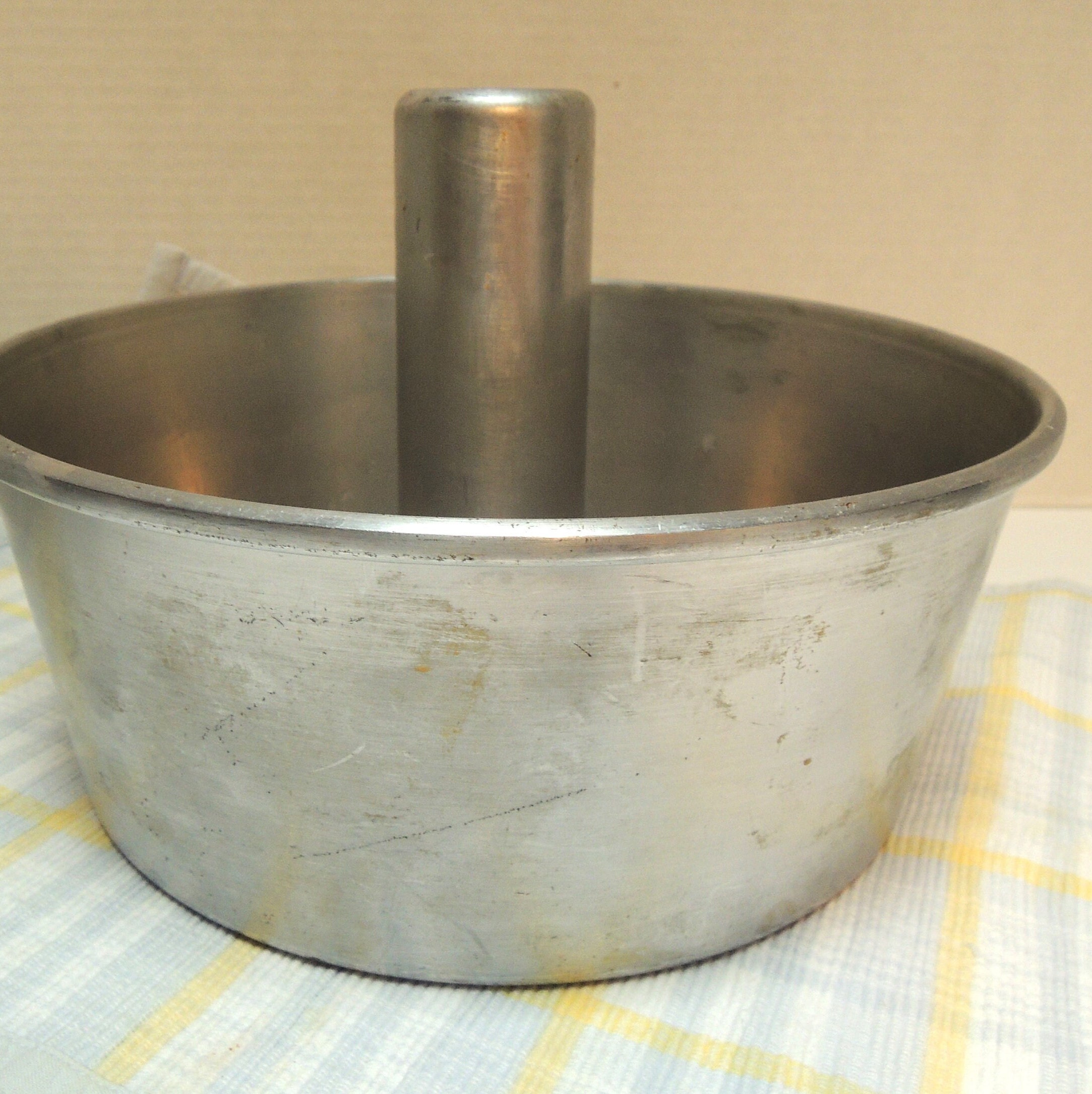 Vintage 2-piece Aluminum 10 inch Tube /Angel Food Cake Pan with Cooling  Legs