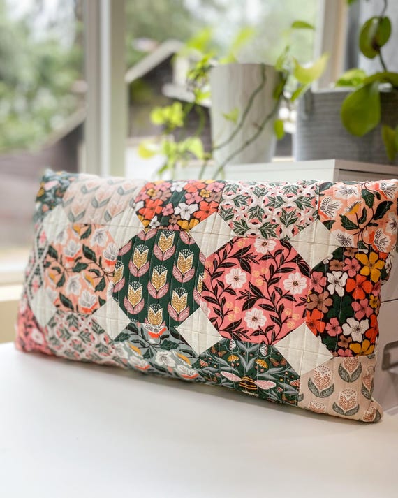 Honeycomb Pillow Pattern – Scrap & Charm Pack Friendly Lumbar Quilt Pillow PDF, Easy Stitch and Flip Quilting, Zipper Pillow Back