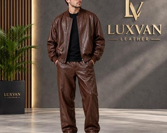 Conjunto de agasalho masculino em couro bege, jaqueta bomber e calça, estilo streetwear moderno (LUXVAN LEATHER)
