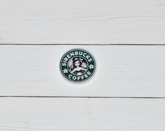 Starbucks Princess Coffee Inspiré Ariel Needle Minder (fr) Disney - France Princesse - France Sirène - France Sirène (Mermaid) Gardien (en anglais) Titulaire (en anglais) Point de croix (fr) Aimant