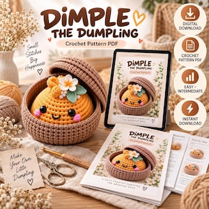 Könnte beinhalten: Eine Häkelanleitung als PDF mit dem Titel Dimple The Dumpling, die einen gelben gehäkelten Knödel mit lächelndem Gesicht, rosa Wangen und einer weißen Blume in einer braunen gehäkelten Schale zeigt. Inklusive 4,0 mm Häkelnadel und Anleitung.