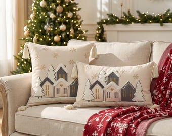 Weihnachtsdorf-Kissenbezug, Kissenhülle mit verschneiten Winterhäusern und Quasten, skandinavische Festtags-Sofadekoration, nordisches Ferienhaus