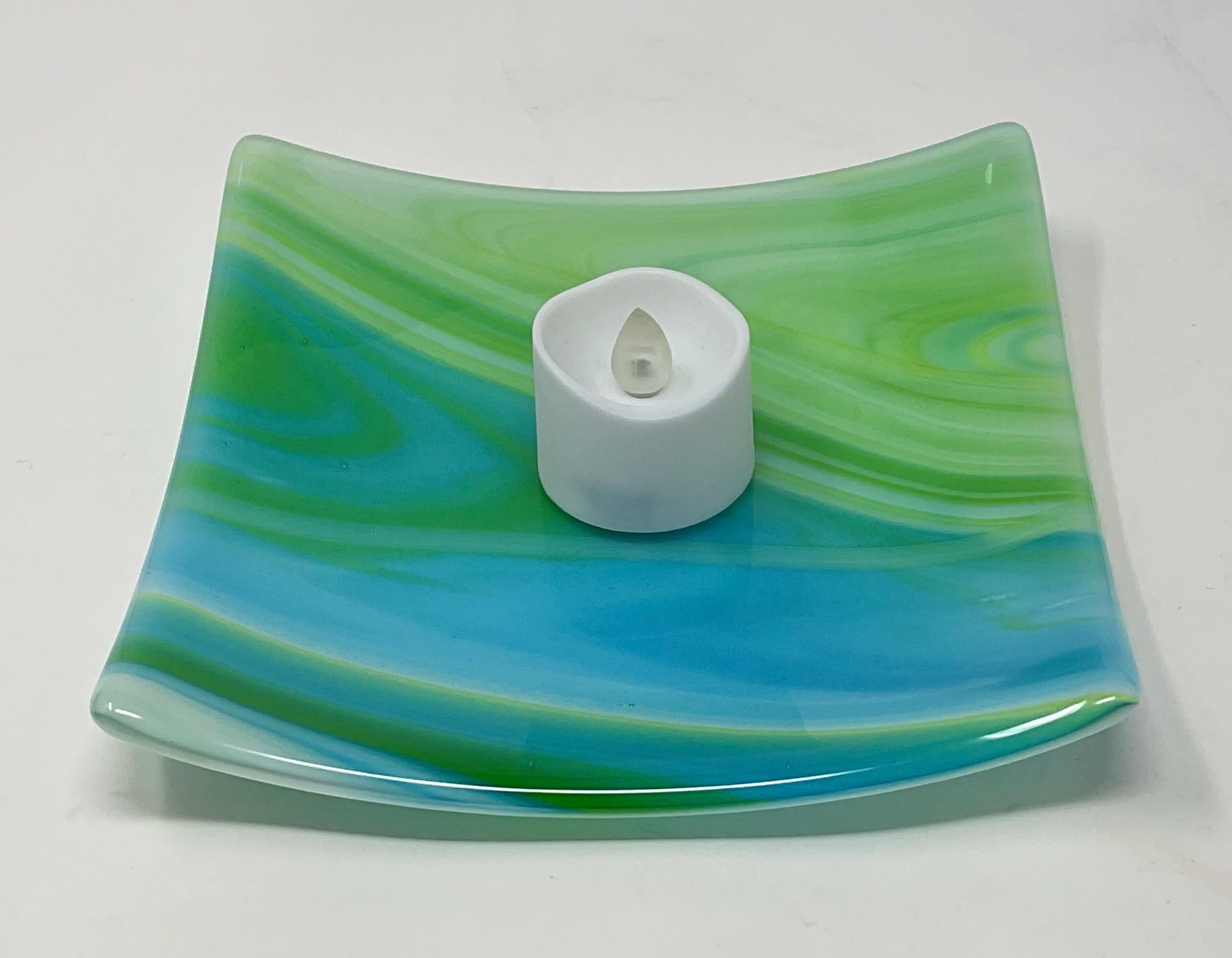 ブルーグリーンのアートガラス皿：手作りの装飾皿（5 7/8インチ