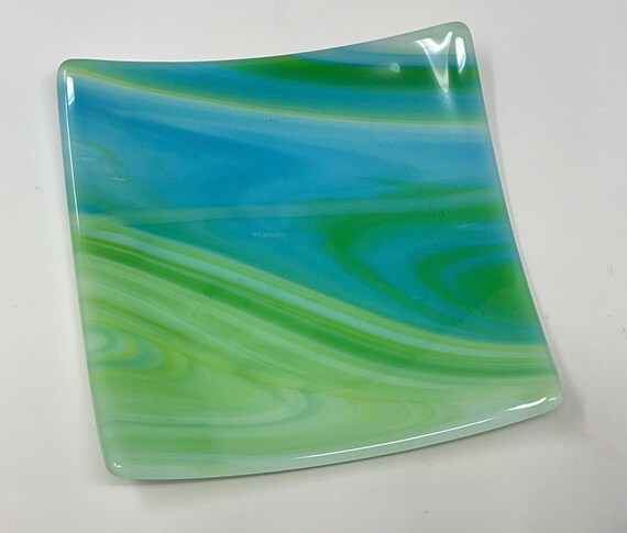 青緑色の装飾ガラス皿 ブルーグリーンのアートガラス皿：手作りの装飾皿（5 7/8インチ