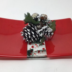 Red Green Holly Berry Fused Glass Tray, Art Glass Holiday Serving Tray Bild 5
