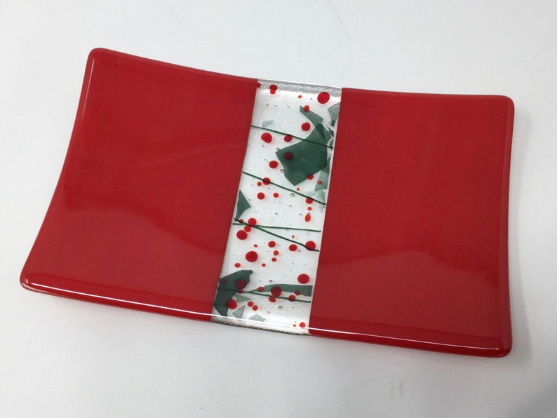 Red Green Holly Berry Fused Glass Tray, Art Glass Holiday Serving Tray Bild 2