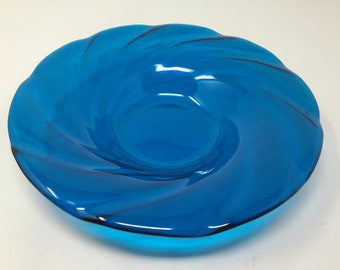 Aquablå serveringsskål i smält glas: Spiralkonstglas