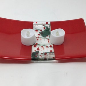 Red Green Holly Berry Fused Glass Tray, Art Glass Holiday Serving Tray Bild 4