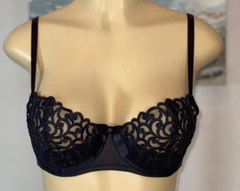 Vintage 2003 Victoria's Secret Black Lace Embroidered Demi Bra 36C 167416-093