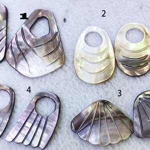Ovale schelphanger, zwarte schelpketting met sectorvormige hanger, geometrische klaveroorbel, boho sieraden, tropische hanger, bedeltjes
