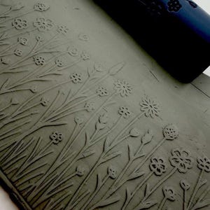 Präglingsrulle för textur med vildblomsäng | Lera | Keramik | Bakning | Hantverk | 100 mm 120 mm 135 mm | Nr 26