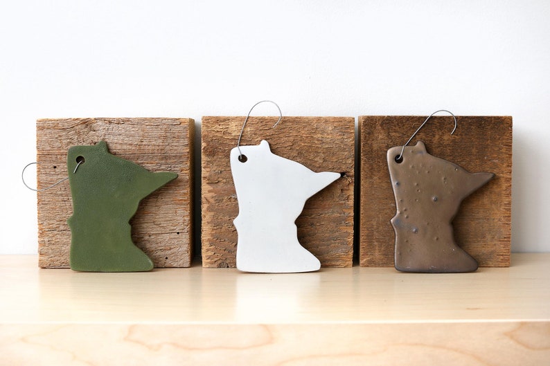 Minnesota Christmas Ornaments Green White Bronze Ceramic Simple Silhouette Decor