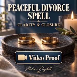 Puede incluir: Dos anillos de metal dorado descansan sobre una bandeja circular de piedra oscura y texturizada. El texto dice PEACEFUL DIVORCE SPELL CLARITY & CLOSURE, Video Proof y Madame Elizabeth. Una vela blanca encendida y una rama de olivo son visibles.