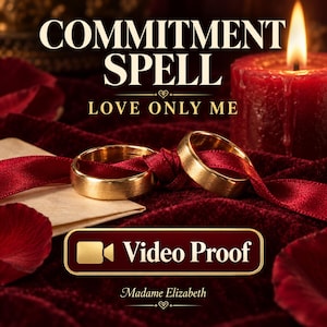 Peut inclure: Deux anneaux en or posés sur un tissu en velours rouge foncé avec une bougie rouge, une enveloppe beige et des pétales de rose rouges. Le texte indique COMMITMENT SPELL LOVE ONLY ME, Video Proof et Madame Elizabeth. Les anneaux sont liés.