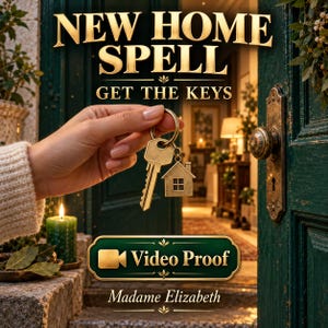Könnte beinhalten: Ein Metallschlüsselring mit einem Hausschlüssel und einem kleinen hausförmigen Anhänger. Der Text NEW HOME SPELL GET THE KEYS steht darüber, mit einem Video Proof-Button und dem Namen Madame Elizabeth darunter gedruckt.
