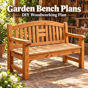 Puede incluir: Un banco de jardín de madera con respaldo curvo, listones verticales y reposabrazos. El texto "Garden Bench Plans" y "DIY Woodworking Plan" aparece en la parte superior de la imagen. El banco presenta un acabado de veta de madera clara natural.