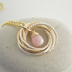 90. Geburtstag Geschenk für Mutter, 9 Jahre Geschenk, Oktober Geburtsstein, Opal Geburtsstein Halskette, 9 Ringe 9 Jahrzehnte, 90 Jahre Geschenk für Oma