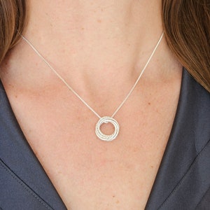 50e verjaardag sieraden voor vrouwen, 5 ringen voor 5 decennia ketting, 50e cadeaus voor vrouw, cadeau voor 50-jarige, mijlpaalcadeaus, sterlingzilver