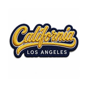 Peut inclure: Un écusson brodé présentant le mot California en écriture cursive jaune avec un contour bleu foncé, placé au-dessus du texte LOS ANGELES en police blanche sans empattement, le tout sur un fond de forme bleu foncé.
