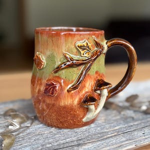 Kubek z jesiennym drzewem i grzybami, ręcznie robiony ceramiczny kubek, 350 ml/12 uncji płynu, kamionka 3D
