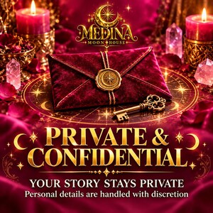 Puede incluir: Un sobre de terciopelo rojo intenso sellado con un sello de cera dorado con una luna creciente y una estrella, acompa&ntilde;ado de una llave maestra dorada ornamentada. El texto dice MEDINA MOON HOUSE, PRIVATE & CONFIDENTIAL, YOUR STORY STAYS PRIVATE y Personal details are handled with discretion.
