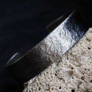 20mm x 4mm, wide Heavy Titanium cuff bracelet, Chaos Texture,hammered solid grade 2 titanium bracelet, handmade jewelry, mans women&#39;s bangle