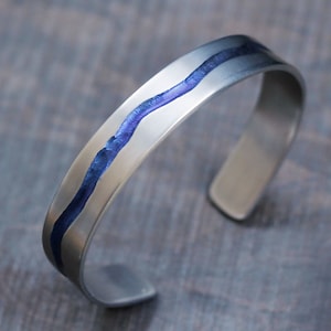 12,7mm x 2mm, Titan Manschettenarmband, eloxierte handgemachte Gravur Stream Welle, Grade 2 Titanium Armband, Männer und Frauen Titan Armreif