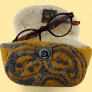Felt Eyeglasses Case , Soft Sunglasses Felted Holder, Mobile Phone Case ,Needle Felted Small Accessories Case,Gift for her, Small Felt Purse
