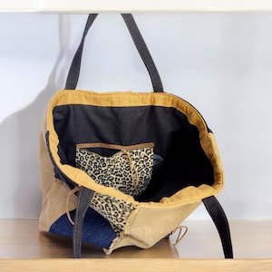 Borsa tote reversibile, stampa leopardata nera e patchwork di iuta, borsa a mano grande in tela fatta a mano in stile boho.