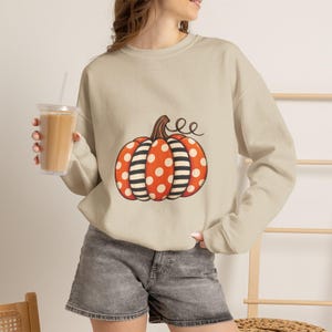 Sweat-shirt à pois citrouille, pull rayé automne, sweat-shirt mignon pour Thanksgiving, pull douillet d'automne, sweat-shirt graphique automne