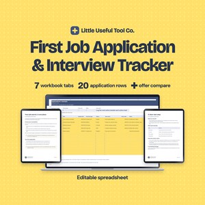 Puede incluir: Una hoja de cálculo digital First Job Application & Interview Tracker de Little Useful Tool Co. en una laptop y dos tablets sobre un fondo amarillo con puntos. Incluye 7 pestañas, 20 filas de aplicaciones y una herramienta de comparación.