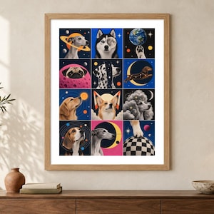 Puede incluir: Una impresi&oacute;n de arte mural enmarcada que presenta una cuadr&iacute;cula de doce ilustraciones cuadradas de varias razas de perros integradas con elementos celestiales y espaciales como planetas, estrellas, lunas y constelaciones sobre fondos coloridos.