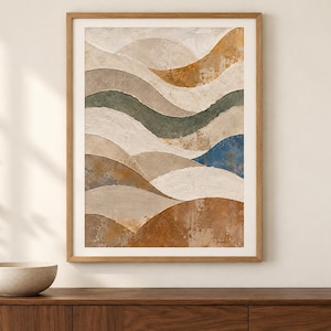 Pu&ograve; includere: Una stampa d'arte incorniciata raffigurante un paesaggio astratto con bande ondulate sovrapposte nei colori crema, beige, verde tenue, blu profondo e marrone terra. La composizione ha un aspetto materico e dipinto in una cornice di legno chiaro.