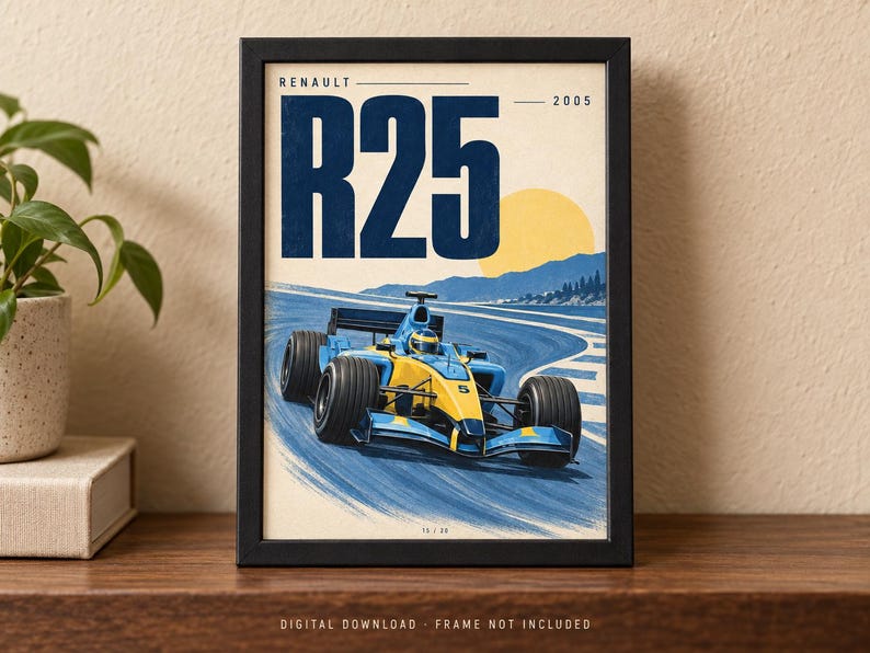 Puede incluir: Un p&oacute;ster enmarcado que muestra un coche de carreras de F&oacute;rmula 1 Renault R25 azul y amarillo de 2005 en una pista. El dise&ntilde;o incluye el texto RENAULT R25 2005, un sol amarillo y monta&ntilde;as azules al fondo dentro de un marco negro.