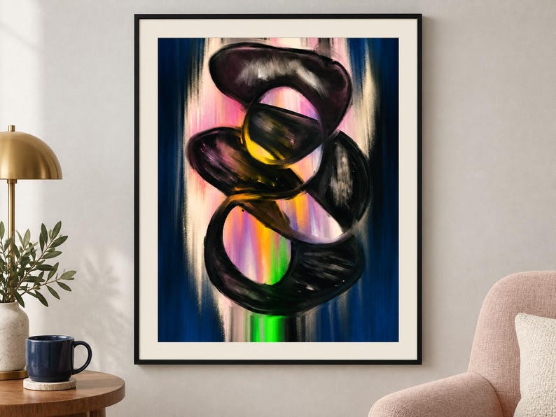 Op de afbeelding: Een ingelijste abstracte muurkunstprint met een centrale verticale compositie van onderling verbonden zwarte, afgeronde, organische vormen. De achtergrond toont een levendig verticaal verloop van roze, geel, oranje en groen, geflankeerd door diepblauwe randen.