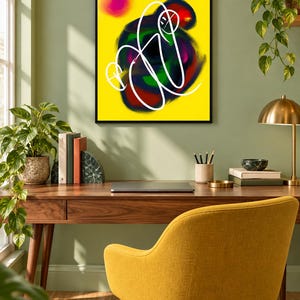 Puede incluir: Una impresi&oacute;n art&iacute;stica enmarcada con fondo amarillo brillante y un dise&ntilde;o abstracto central compuesto por l&iacute;neas blancas gruesas y continuas sobre manchas difusas de color verde oscuro, rojo y azul, con un peque&ntilde;o c&iacute;rculo rosa s&oacute;lido en la esquina.