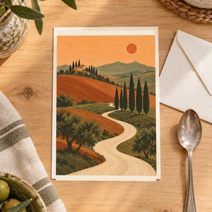 K&ouml;nnte beinhalten: Ein rechteckiger Kunstdruck mit einer Landschaftsillustration, die einen geschwungenen Feldweg durch h&uuml;gelige Landschaften, gr&uuml;ne Zypressen und Olivenb&auml;ume zeigt, der zu einer entfernten Villa unter einem orangefarbenen Himmel f&uuml;hrt.